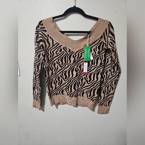 BNWT Guess sweater. - Picture 1 of 3
